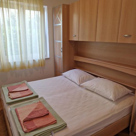 Apartment Zeleni Драмал Екстериор снимка